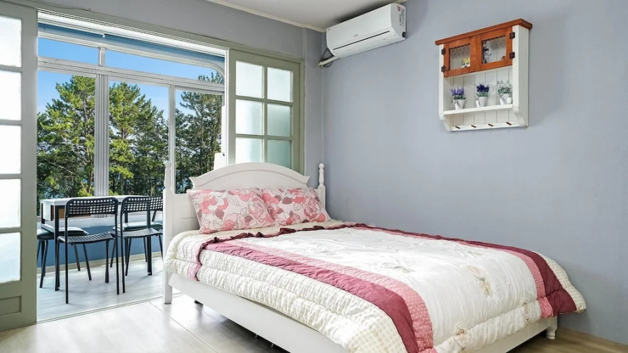 Geoje Oedohouse Pension