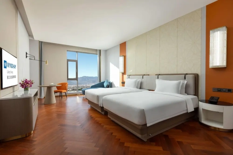 Deluxe Suite