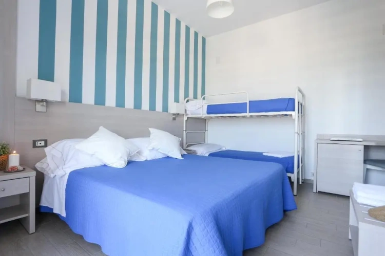 Standard Quadruple room with sea view