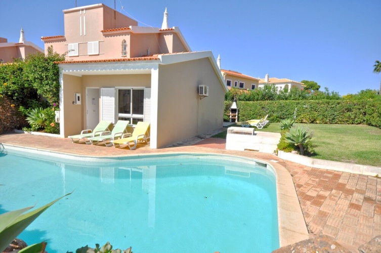 3 Bedrooms Villa