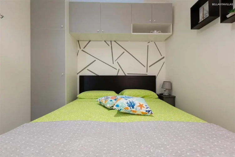 2060 Villetta Krystle