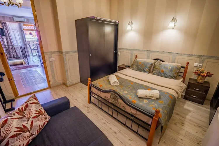 Botanical Garden Apartment