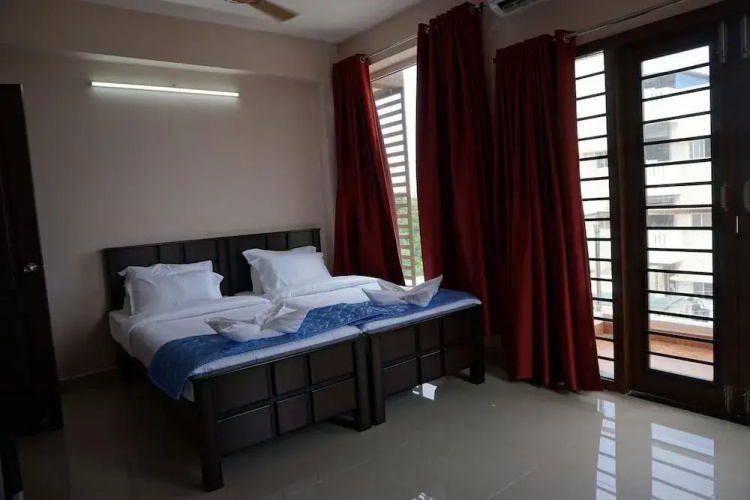Solitaire Service Apartments