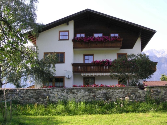 3 Bedrooms Apartment
