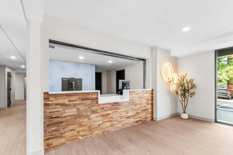 Echo Suites Sterling