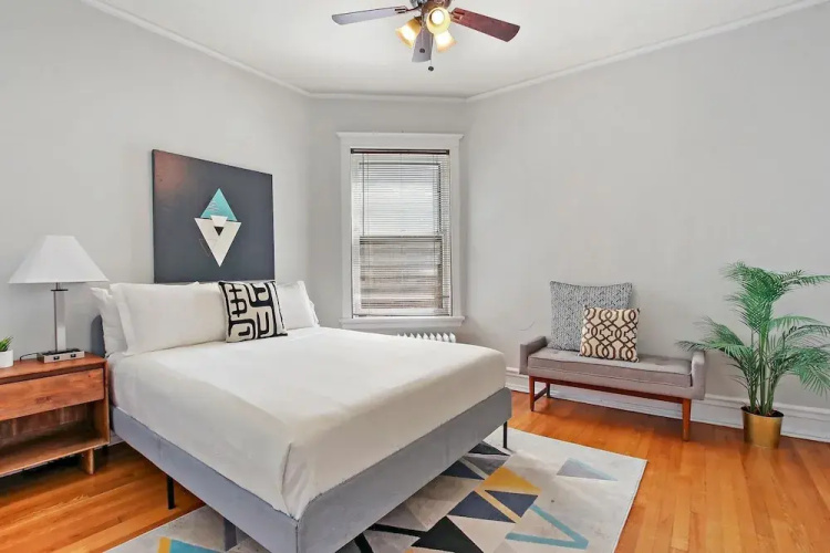 Feel at Home 2BR Apt - Buckingham 3