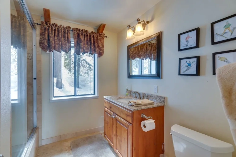 5 Bedrooms Cottage