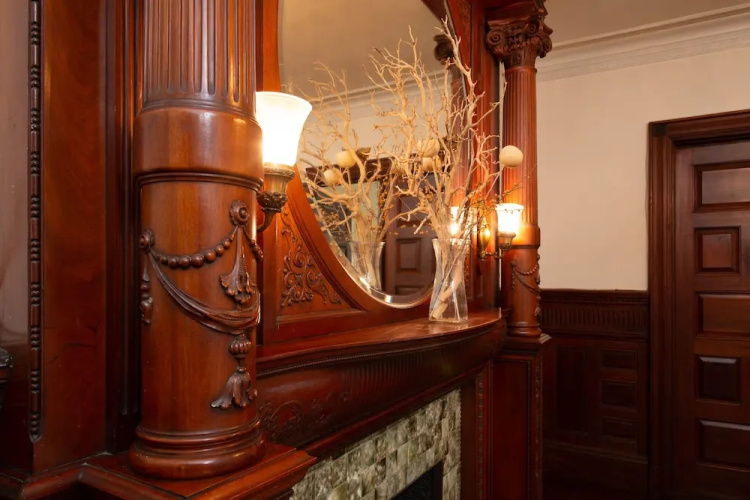 Stylish Brownstone Back Bay Apartments