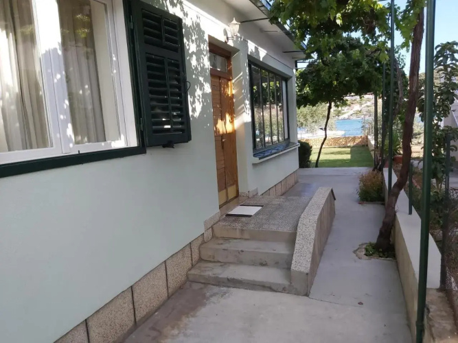 House Petar by sea