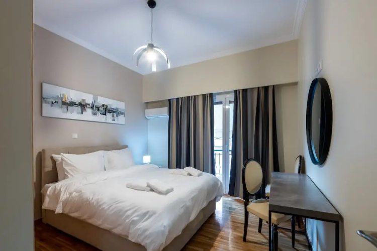 2br renovated flat close to metro