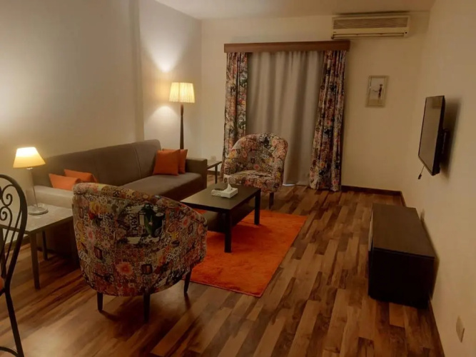 Golden Carven Hotel