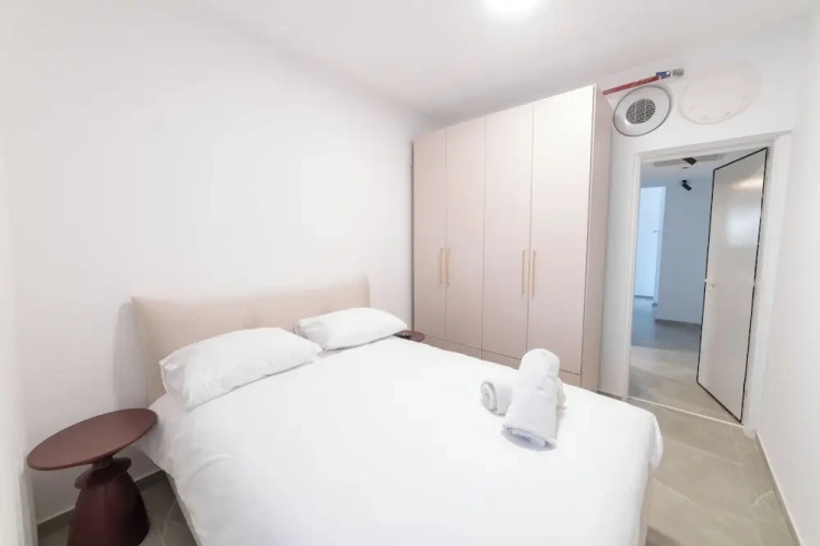O&O - 2 BR Stylish & Modern Apartment