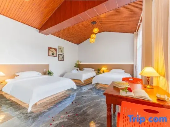 Standard Triple room with garden view