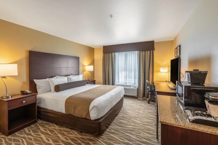 Cobblestone Hotel & Suites - Appleton International Airport