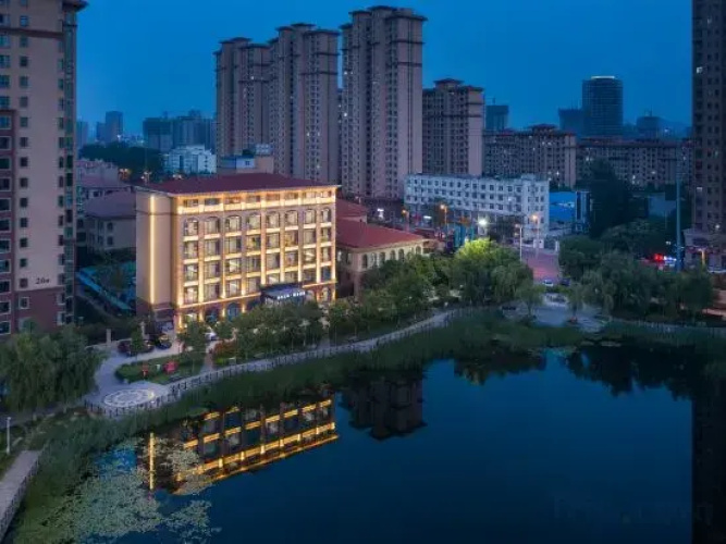 Aiyi Lakeshore Hotel