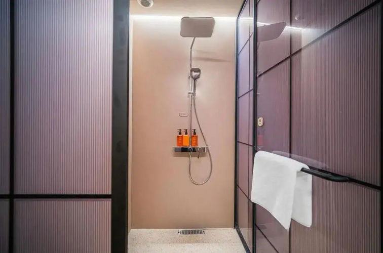 7 Days Premium Hotel