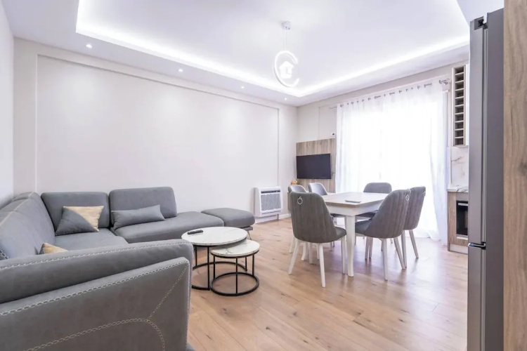 Top Floor Condo Close To Town Center And The Beach