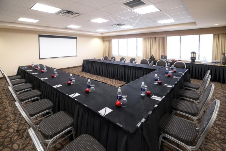Acclaim Calgary Airport photo 15