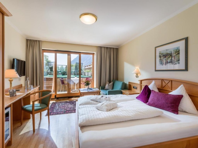 Standard Double room with lake view