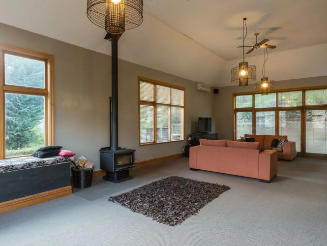 984 Lakeview