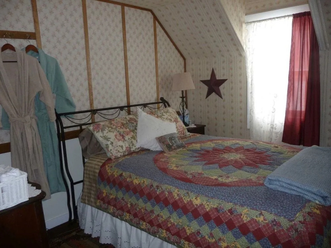 The Twin Lakes Inn