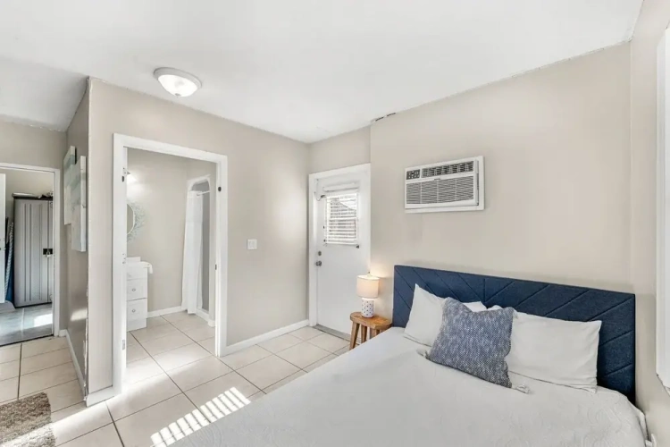 4 Bedrooms Cottage