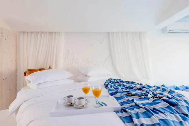 Kouros Home Hotel