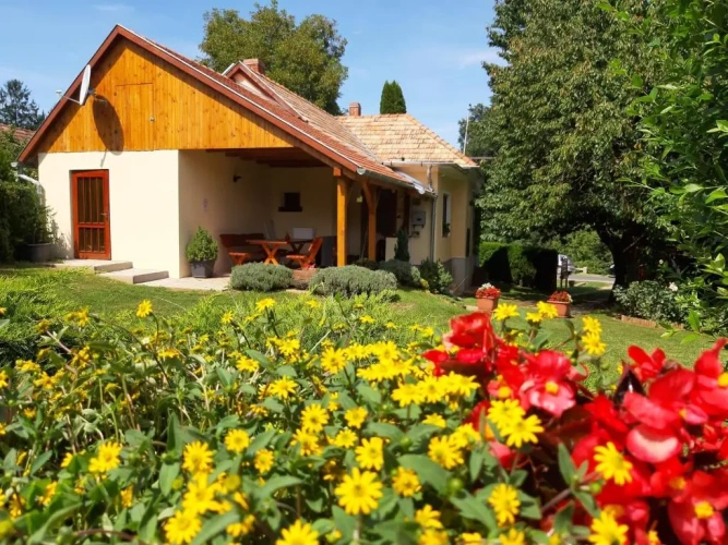 2 Bedrooms Cottage