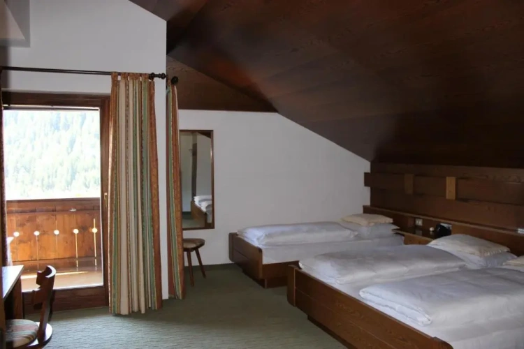 Standard Triple room with balcony