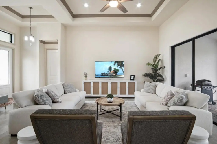 SW FL Oasis - 4bdr - 3bth - POOL - Game Room - Sleeps 10 or more