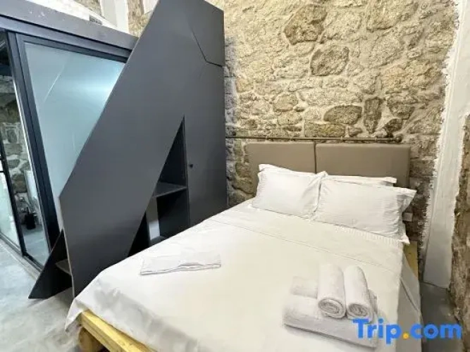 Single Duplex Suite with courtyard view