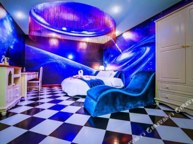 Yuechen Hotel (Xietaizi Subway Station)