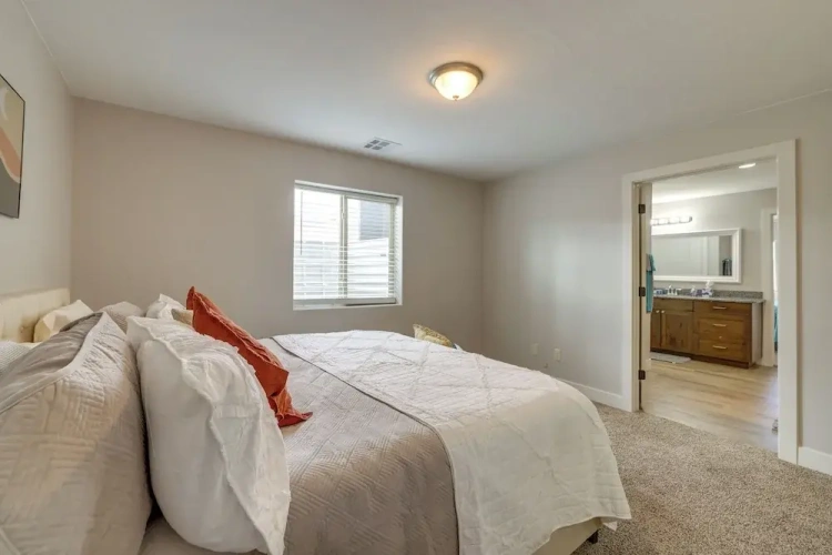 2 Bedrooms Apartment