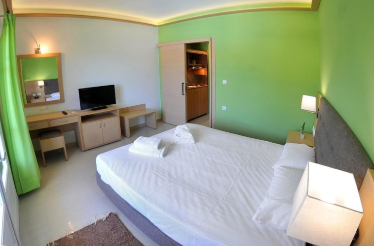 Vliho Bay Suites & Apartments