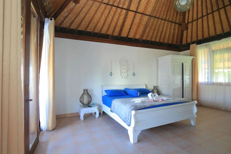 4 Bedrooms Luxury Villa