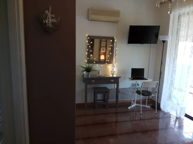Top floor cozy apartment near the beach
