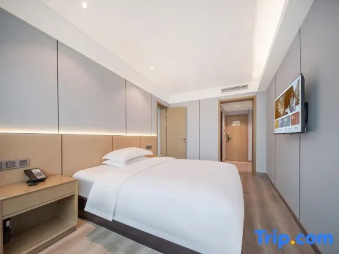 Deluxe Quadruple Family room