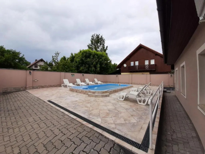 11 féröhelyes apartman