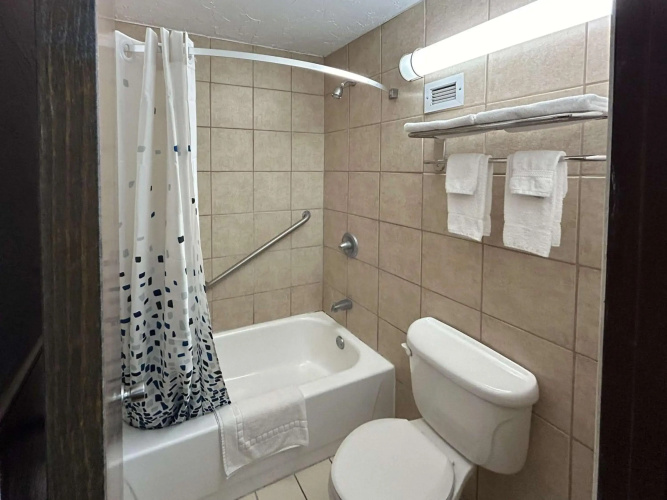 Motel 6 Ada, OK