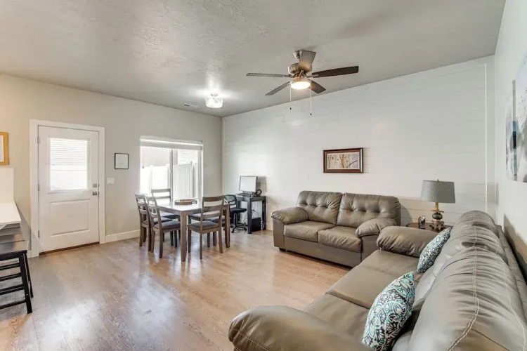 3 Bedrooms Apartment