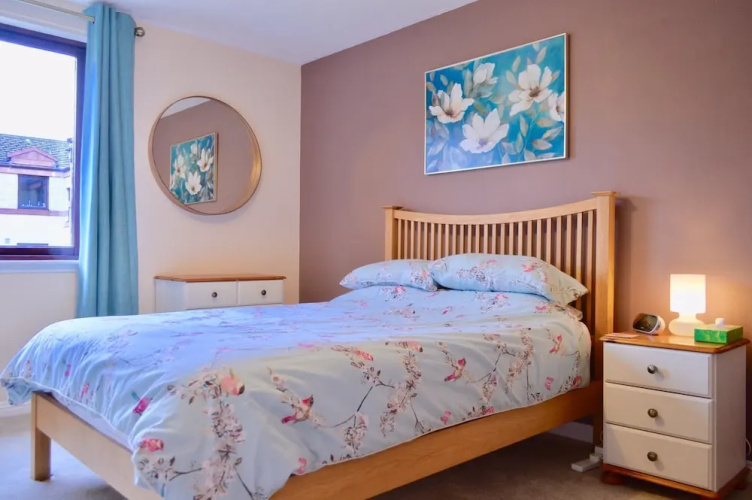 2 Bedroom Flat In Edinburgh