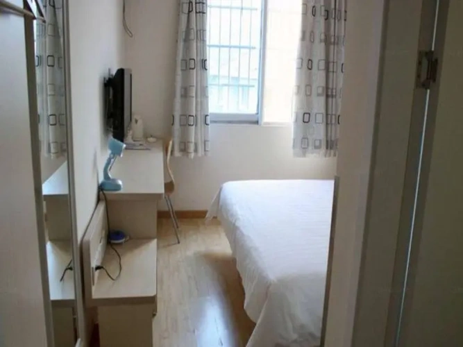 Standard Twin room with city view