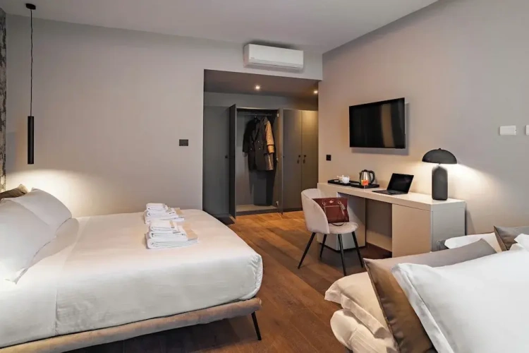 Luxury Quadruple room with balcony