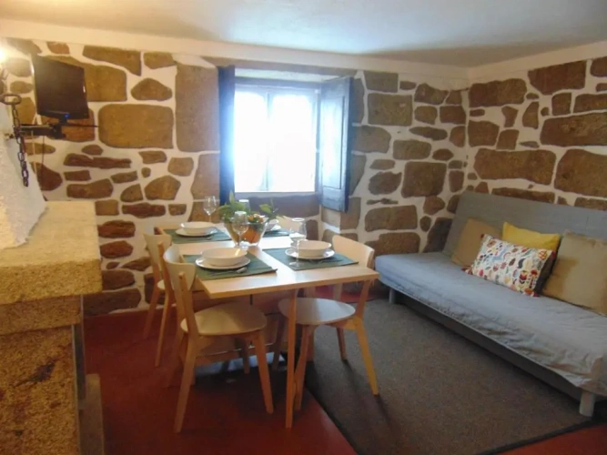 2 Bedrooms Cottage