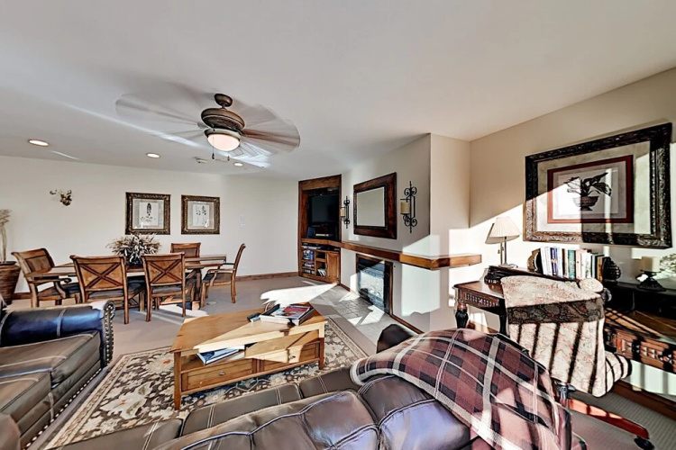 710wliop 3 Bedroom Condo