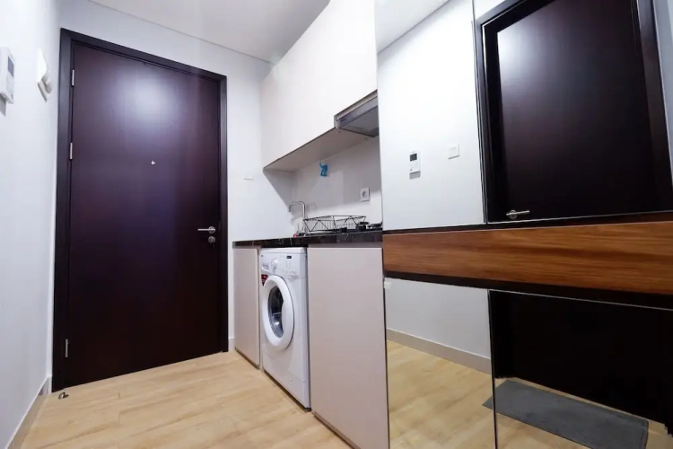 Comfortable Studio Puri Mansion Apartment