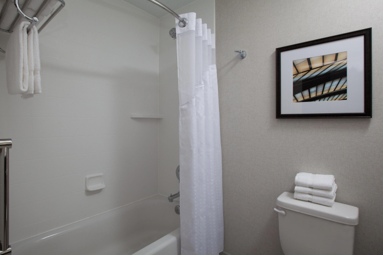 Holiday Inn Cleveland Clinic photo 11