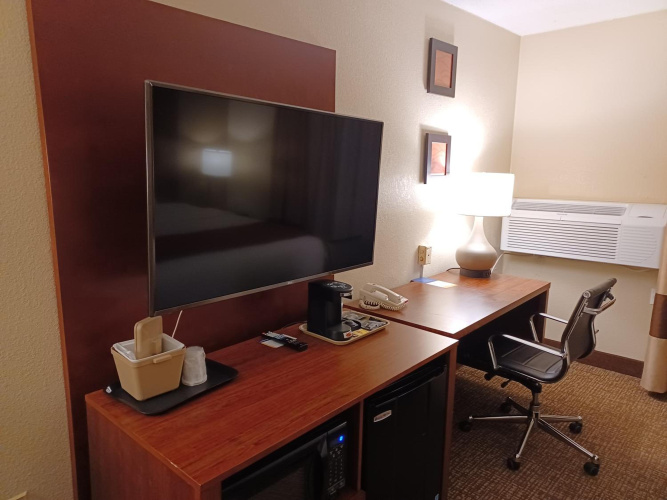 Comfort Inn & Suites Triadelphia - Wheeling