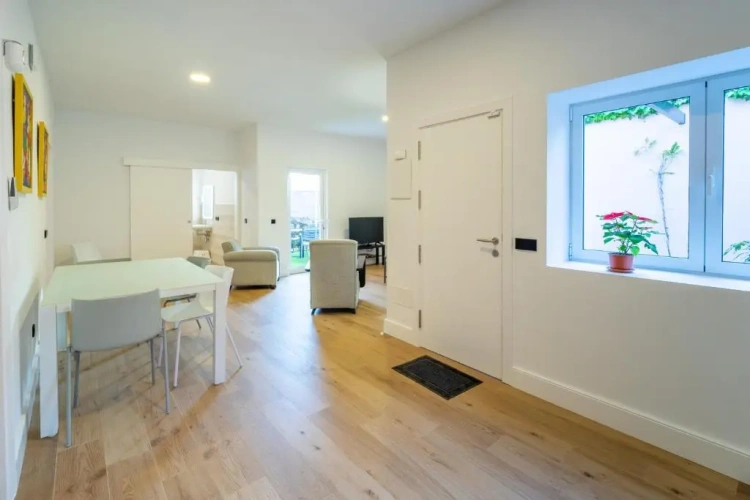 3 Bedrooms Apartment