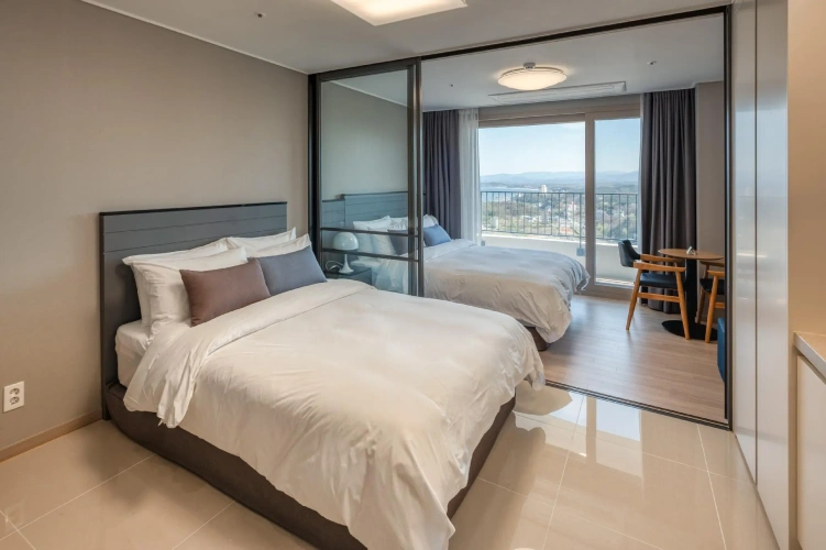 Deluxe Twin Family room